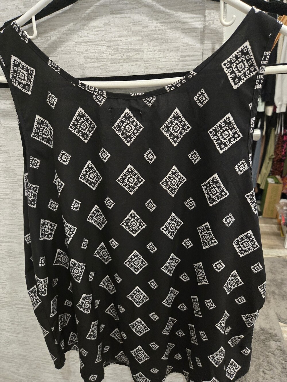 Time and Tru Black & White Geometric Scoop Neck Tank - Picture 3 of 3